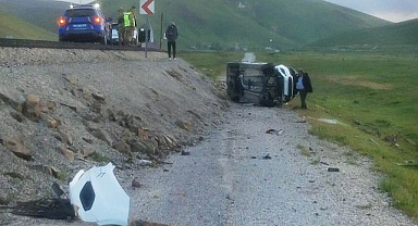 Şarampole yuvarlanan kamyonetten sağ çıktı