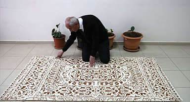 Selçuklu mezar taşındaki motifler 700 bin ilmekle halıya işlendi