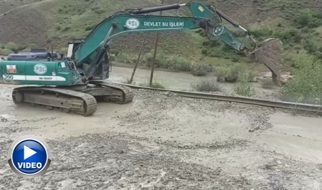 Selin kapattığı yol yeniden ulaşıma açıldı   