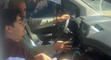 Sınava geç kalan öğrencilerin imdadına koştular
