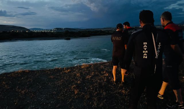 Su seviyesi yükselince mahsur kaldılar!