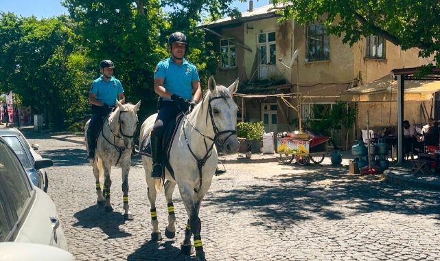 Tarihi alanlarda atlı jandarma mesaisi   