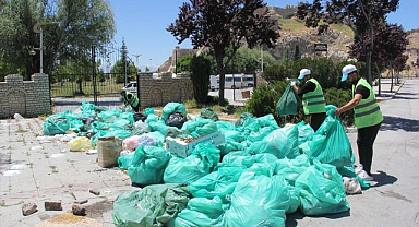 Tonlarca çöp topladılar