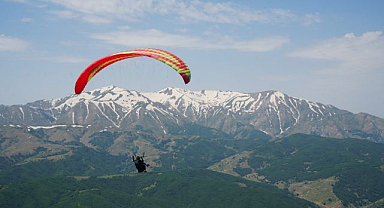 Türkiye yamaç paraşütü mesafe yarışması başladı
