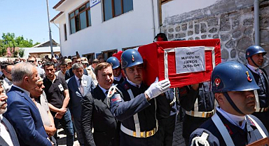 Uzman Çavuş Mustafa Pak son yolculuğuna dualarla uğurlandı