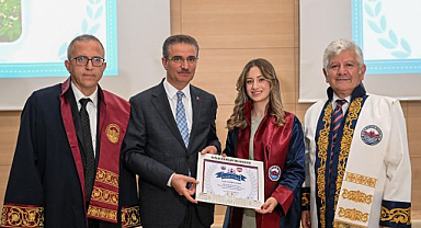 Vali Baruş, Genç hekimlerin mezuniyetine katıldı