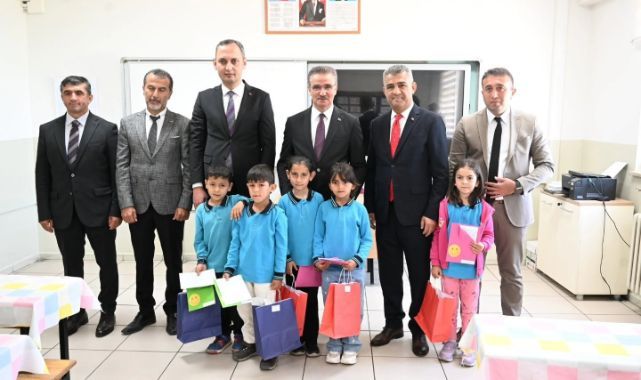 Vali Baruş öğrencilerin karne heyecanına ortak oldu   
