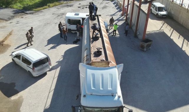 Yakıt tankerinin içinde yakayı ele verdiler
