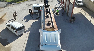 Yakıt tankerinin içinde yakayı ele verdiler