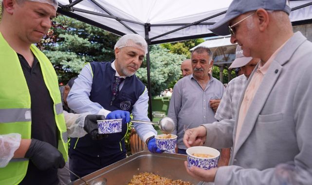 Yakutiye Belediyesi'nden aşure ikramı
