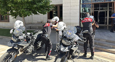 Yunus polisleri, kimliğini kaybeden öğrenciyi sınava yetiştirdi