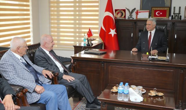 Zafer Partisi  Lideri Özdağ, Erzurum’da  temaslarda  bulundu