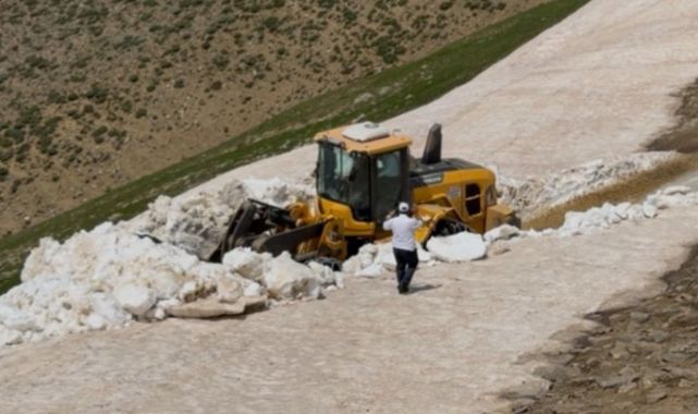 3 Bin rakımda kar mesaisi sürüyor