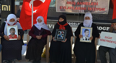 Annelerin evlat nöbeti devam ediyor