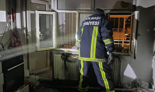 Apartman dairesindeki yangın paniğe neden oldu