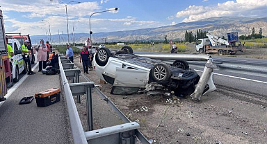 Aracı hurdaya döndü! Kazayı yara almadan atlattı