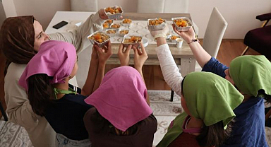 Aşure geleneği çocuk evindeki miniklerle yaşatıldı