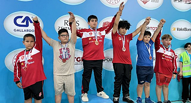 ATAÜNİ güreşte tarih yazdı