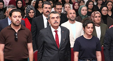 Bakan Tekin Erzurum'da öğretmen adaylarıyla buluştu