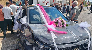 Düğün konvoyunda feci kaza! Ortalık savaş alanına döndü