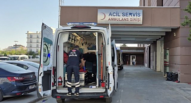 Elini makineye kaptırdı! Arkadaşları yardımına koştu