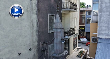 Erzurum'da gören dönüp bir daha bakıyor! Dar sokağa yarım minare çözümü 