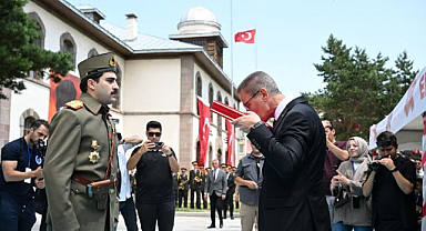 Erzurum Kongresi’nde gelenek değişti! Bahçede kutlama gerçekleşti