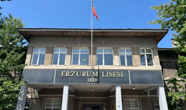 Erzurum Lisesi'nden eğitime destek! 4 yıl eğitim bursu ve ücretsiz yemek
