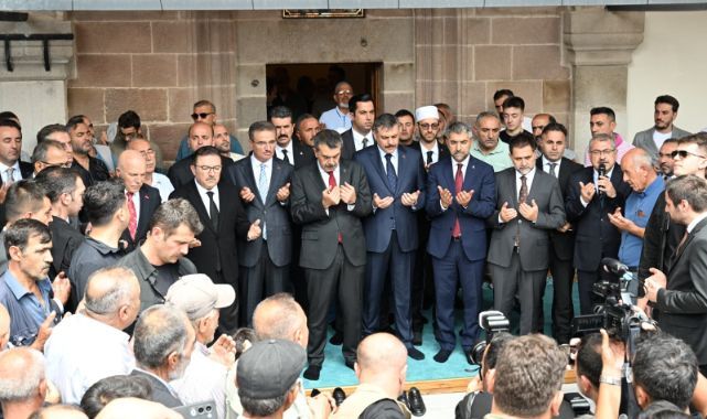 Erzurum’un Ayasofya’sı ibadete açıldı! İlk cuma namazını Bakanlar kıldı 
