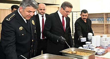Erzurum Valisi Aydın Baruş'tan Emniyet personeline aşure ikramı