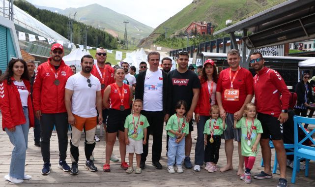Erzurum Valisi Aydın Baruş halk yürüyüşüne katıldı!