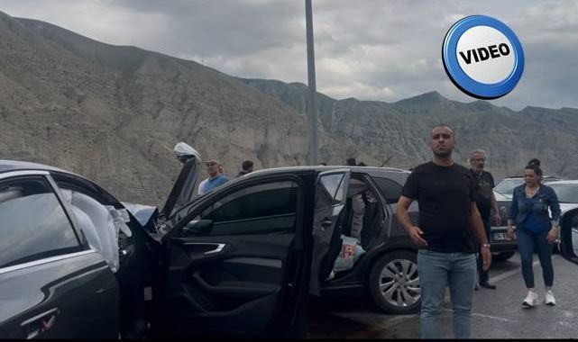 Erzurum-Yusufeli Karayolu'nda kafa kafaya çarpıştılar
