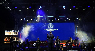 Ferhat Göçer'in konserine yoğun ilgi!