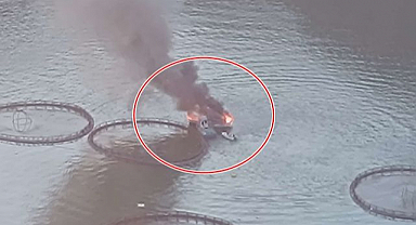 Fırat Nehri'nin ortasında alev alev yandı