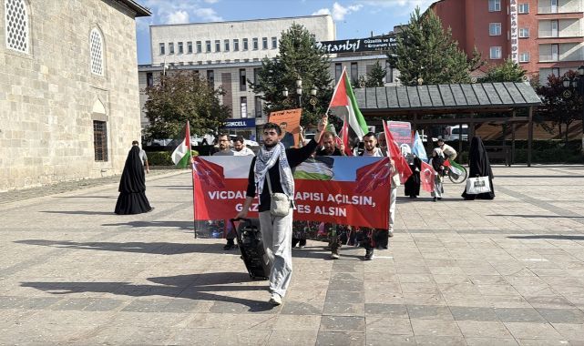 Gazze için sessiz yürüyüşlerini sürdürdüler