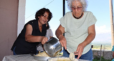 Kadın muhtardan imece örneği