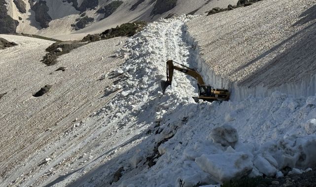 Karla kaplı yol turizme hazırlanıyor