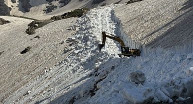 Karla kaplı yol turizme hazırlanıyor