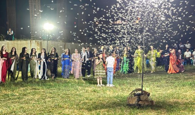 Kına gecesinde ilginç manzara: Halaya kelebek engeli