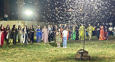 Kına gecesinde ilginç manzara: Halaya kelebek engeli