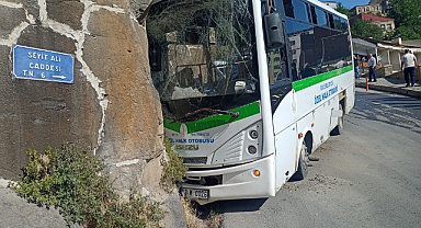Kontrolünü kaybetti kale duvarına çarptı!