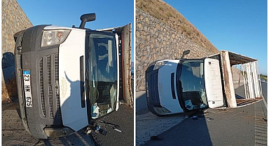 Kontrolden çıkan kamyonet yan yattı