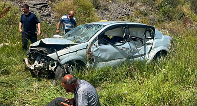 Kontrolden çıkan otomobil şarampole devrildi