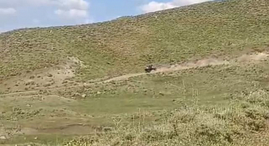 Kontrolden çıkan traktör takla attı