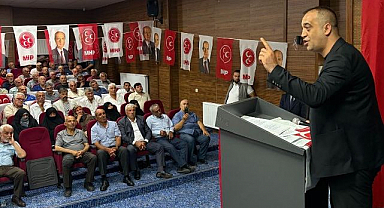 MHP Pazaryolu ilçe kongresinde Kocabeyoğlu güven tazeledi