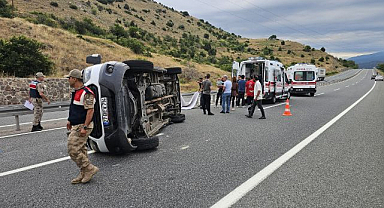 Minibüs devrildi! 6'sı çocuk 16 kişi yaralandı