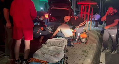 Motosiklet sürücüsü aracın altında sıkıştı! Ekipler seferber oldu