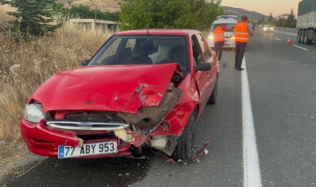 Otomobiller çarpıştı! 5 kişi hastaneye kaldırıldı