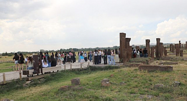 Selçuklu Meydan Mezarlığı'nda yaz yoğunluğu  