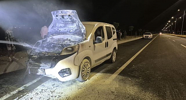 Seyir halindeki araç alevlere teslim oldu
